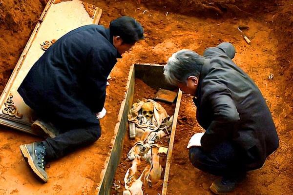 风水师：坟墓前最怕放什么东西