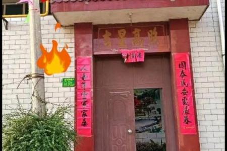 大门对着电线杆，门前有电线杆如何化解风水煞气？