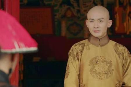 康熙帝拿出弘历的生辰八字，相士看后：是女必为娼，是男必为皇