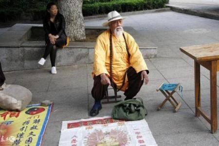 朋友去算命，算命先生说他命里无子。朋友当时就愣住了