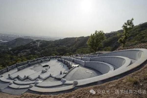 坟前庙后什么意思，这风水好吗