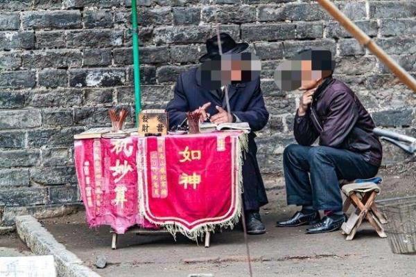 梦到女瞎子给我算姻缘 梦见女瞎子给我算命？