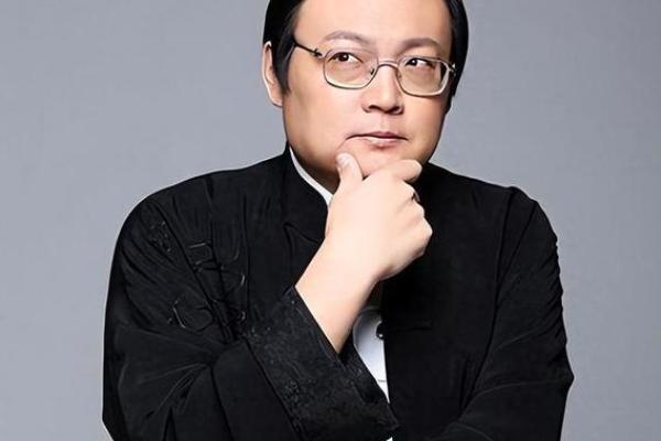 浅谈名嘴梁宏达之生辰八字
