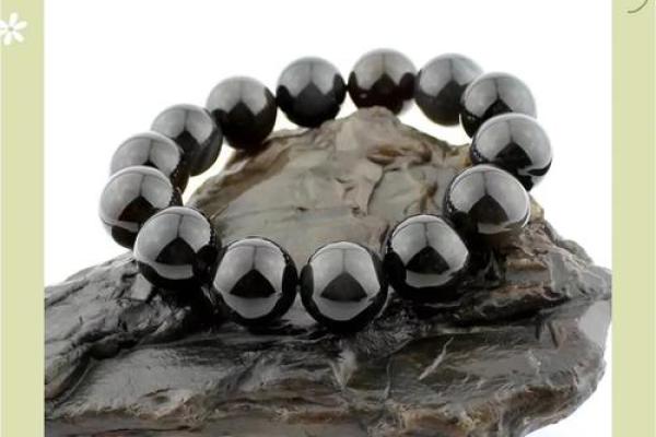风水讲究女人戴黑曜石的禁忌五