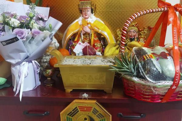 泰山奶奶附人身算命 泰山奶奶附人身算命