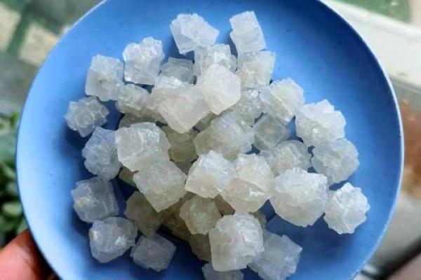 房间风水_家里房间放粗盐什么意思 房间风水_家里房间放粗盐什么意思