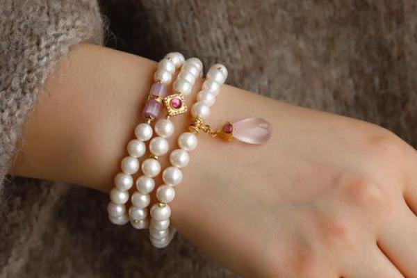 八字水多的女性有哪些饰品适合佩戴呢 八字水多的女性有哪些饰品适合佩戴呢