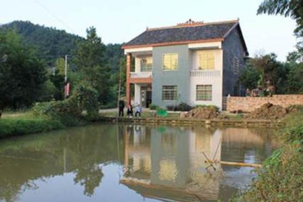 盖房子前后有水风水