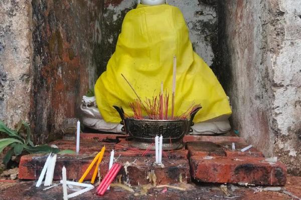 坟前放观音 坟前放观音