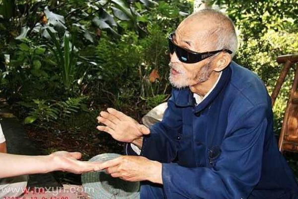 孕妇梦见算命的给别人算命 孕妇梦见算命的给别人算命