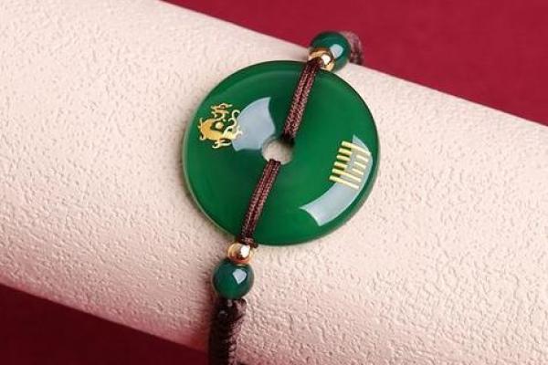 八字属木佩戴什么