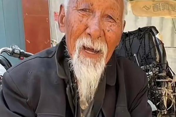 村里人说他八字太硬,我说他命好苦 村里人说他八字太硬,我说他命好苦