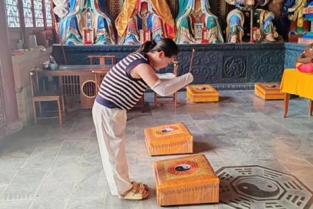 哪里的寺庙有真人算命师傅