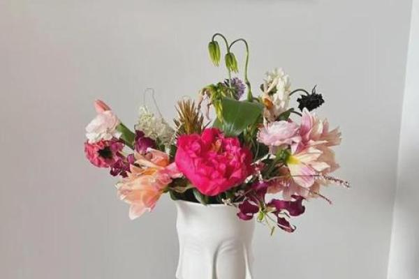 心理测试-你最想摆哪个花瓶在家？测你和爱人的命谁更好？