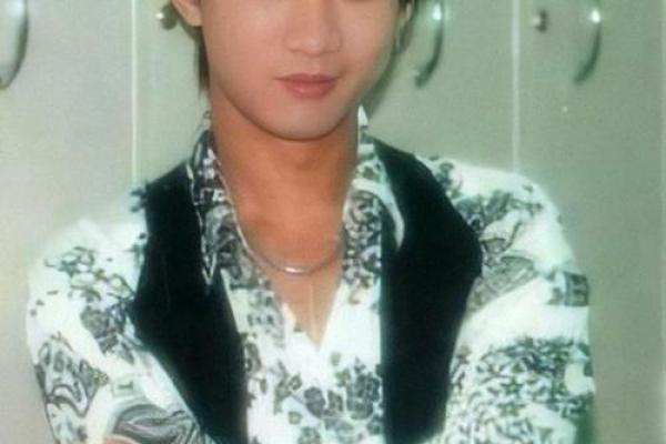 八字黄家驹 八字黄家驹