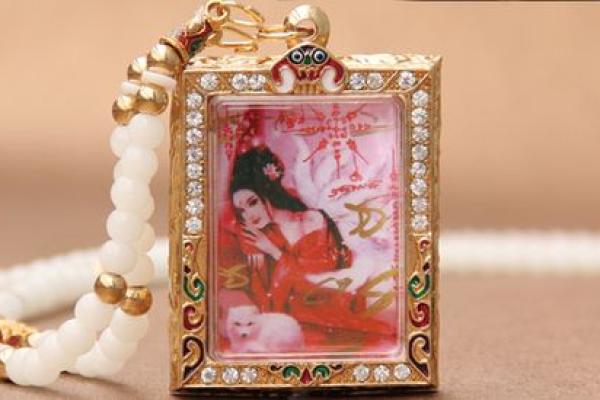 风水开光九尾狐佛牌的功效作用