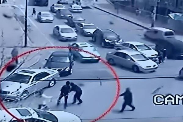 四川算命先生被当街捅死,凶手被捕后大怒:他算得太准,害我10年 四川算命先生被当街捅死,凶手被捕后大怒:他算得太准,害我10年