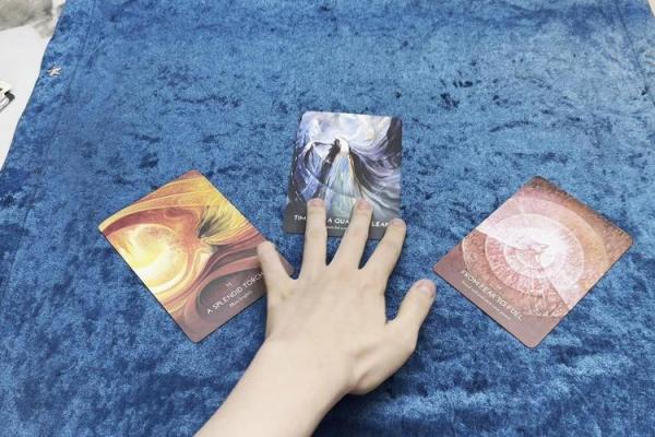 塔罗测试：你在吸引什么向你靠近？