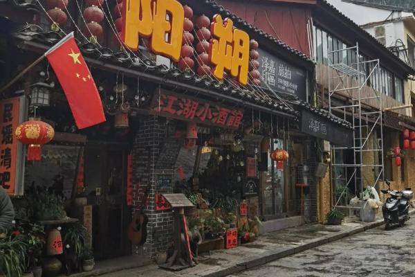 桂林阳朔西街算命先生